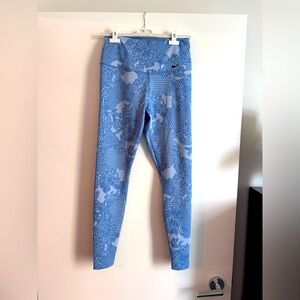 Nike leggings. Size M. Brand new.